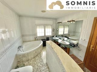 Casa adosada en venta en Les Arenes - La Grípia  Can Montllor en Terrassa