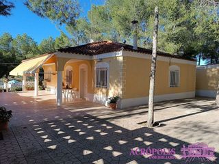 Chalet en venta en Yecla