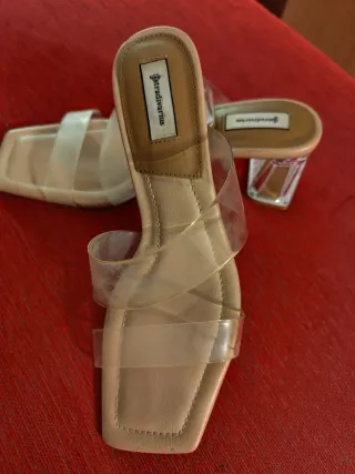 Sandalias Stradivarius transparentes tacón
