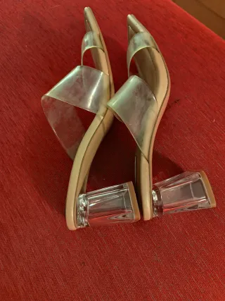 Sandalias Stradivarius transparentes tacón