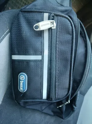 Riñonera Benzi Negra y Plateada