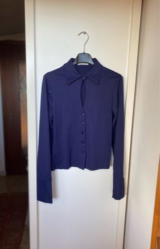 Camicia blu scollo a goccia