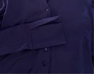 Camicia blu scollo a goccia