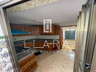 Casa adosada en venta en Lucena