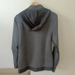 Chaqueta senderismo Quechua gris y negra