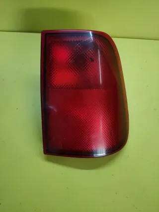 PILOTO TRASERO DERECHO NISSAN TERRANO II MAVERICK