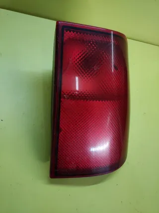 PILOTO TRASERO DERECHO NISSAN TERRANO II MAVERICK