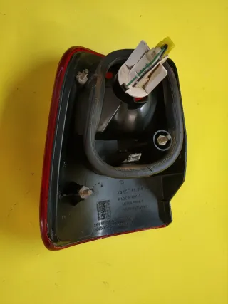 PILOTO TRASERO DERECHO NISSAN TERRANO II MAVERICK