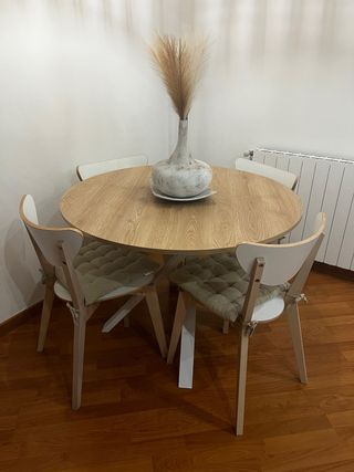 Mesa redonda comedor y 4 sillas