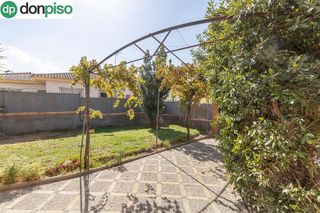 Chalet en venta en Zubia (La)