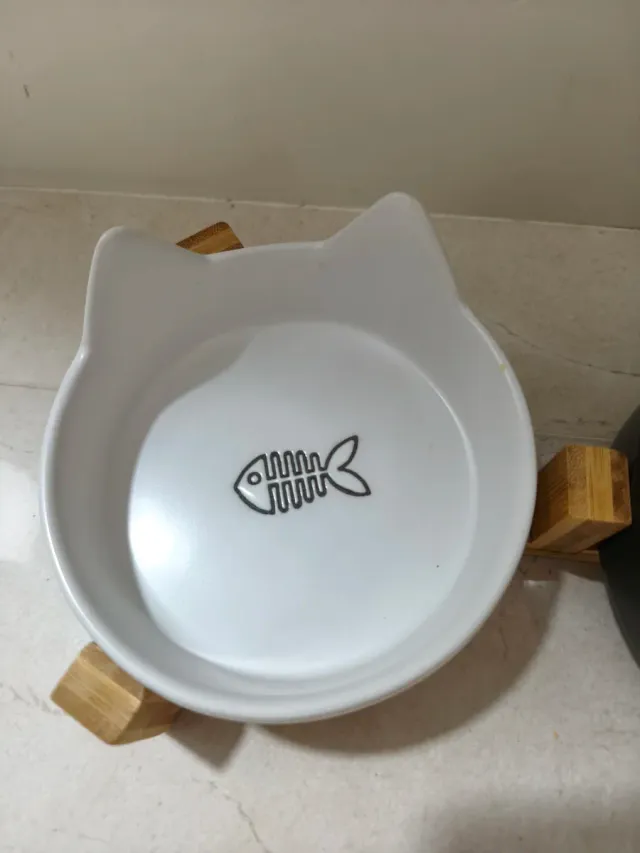 Comedero doble para mascotas con diseño de gato