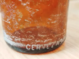 Vecchie bottiglie di Kas e San Miguel