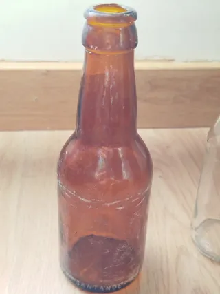 Vecchie bottiglie di Kas e San Miguel