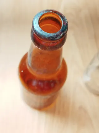 Vecchie bottiglie di Kas e San Miguel