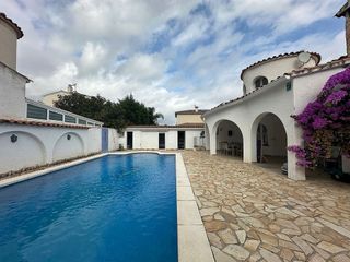 Chalet en venta en Empuriabrava en Castelló d´Empúries