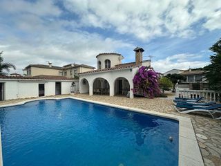 Chalet en venta en Empuriabrava en Castelló d´Empúries