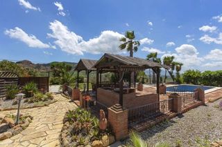 Cortijo en venta en Pizarra