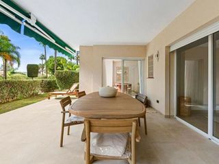 Piso en venta en Nueva Andalucía centro en Marbella