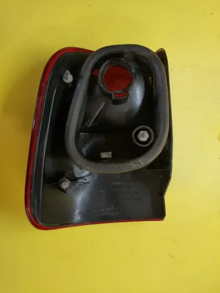 PILOTO TRASERO DERECHO NISSAN TERRANO II MAVERICK