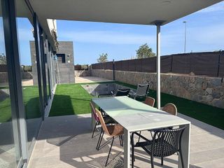 Chalet en venta en Zona Piscinas en Burriana