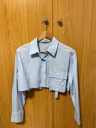 Camisa cropped Bershka azul