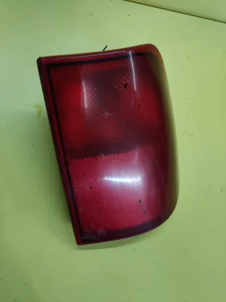 PILOTO TRASERO DERECHO NISSAN TERRANO II MAVERICK