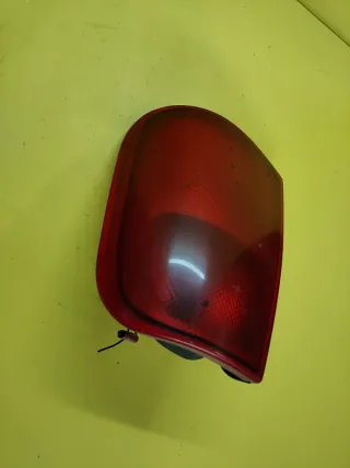 PILOTO TRASERO DERECHO NISSAN TERRANO II MAVERICK