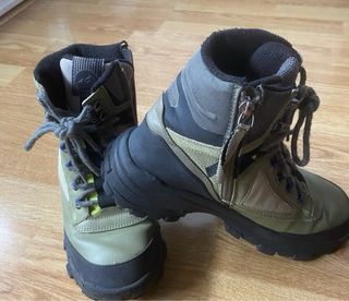 Botas de montaña niño verde y negro