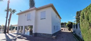 Chalet en venta en Peña de las Águilas en Elche