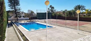 Chalet en venta en Peña de las Águilas en Elche