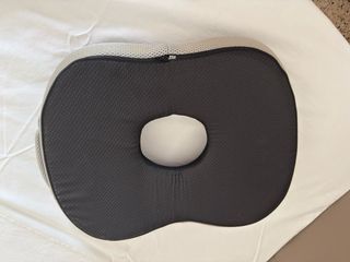 Cuscino a ciambella nero e grigio