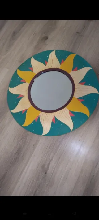 Specchio da appendere decorato a forma di sole