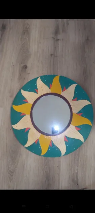 Specchio da appendere decorato a forma di sole