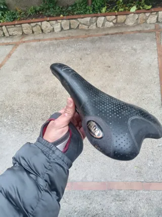 Sellino bici nero e Pinarello