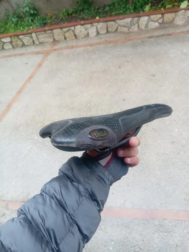 Sellino bici nero e Pinarello