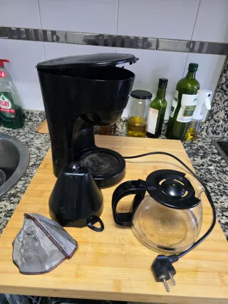 Cafetera de goteo negra