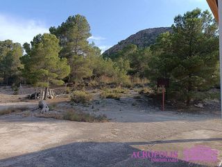 Chalet en venta en Yecla