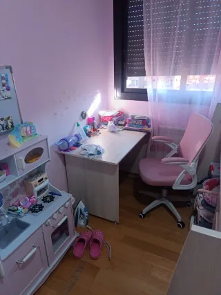 Cama alta con escritorio y estantería