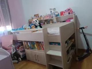 Cama alta con escritorio y estantería