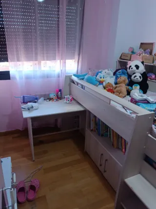 Cama alta con escritorio y estantería