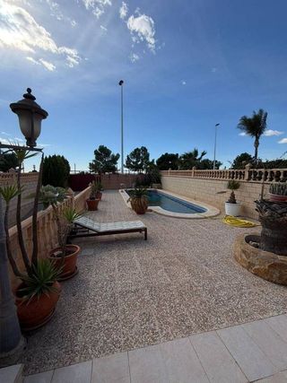 Casa adosada en venta en Jubalcoi en Elche