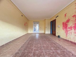 Casa adosada en venta en Consuegra