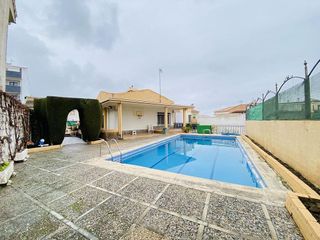 Chalet en venta en Zubia (La)