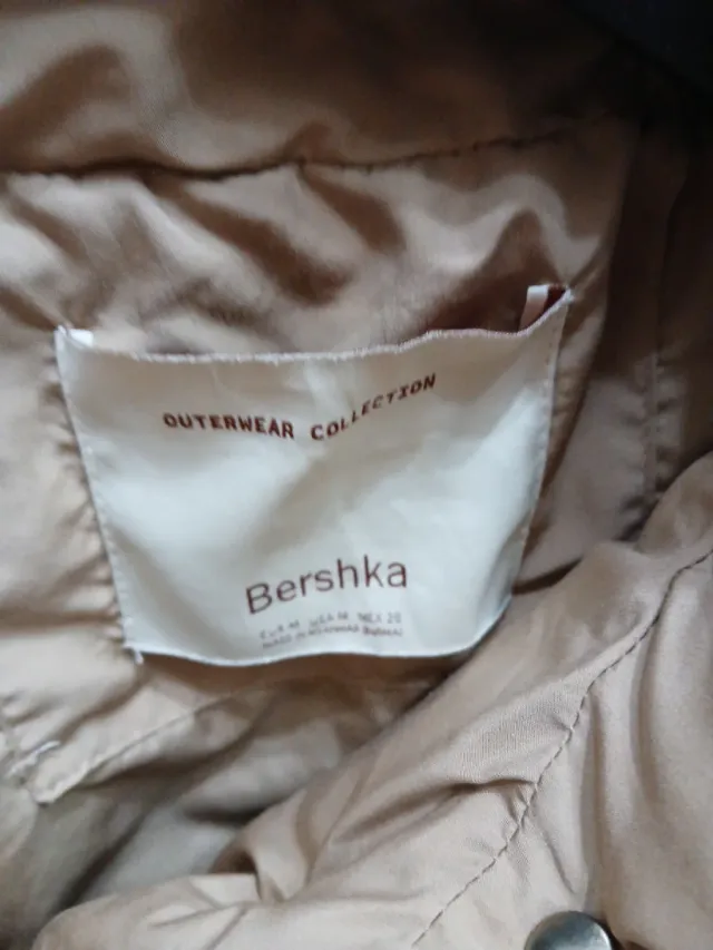 Abrigo corto acolchado beige