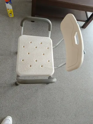 Silla de aluminio para personas con dificultad