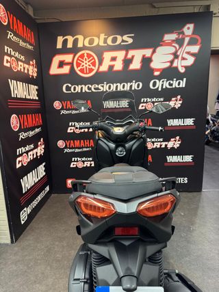 YAMAHA XMAX 125