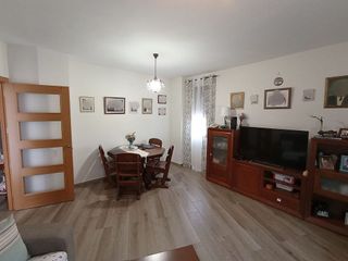 Casa adosada en venta en Tomelloso