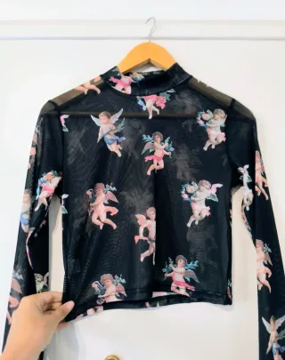 Crop top malla con estampado de ángeles L