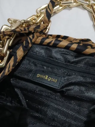 Borsa con stampa animalier e catena dorata