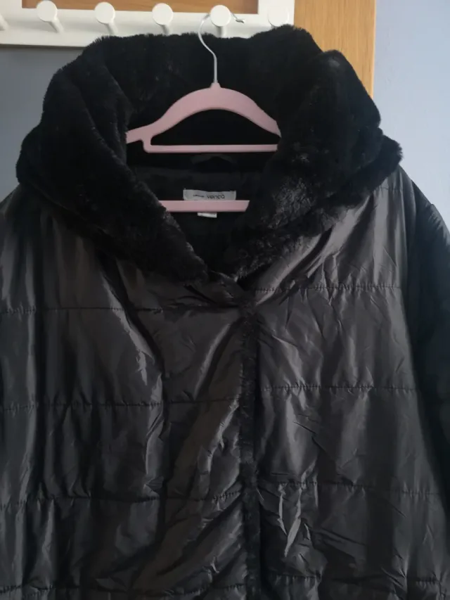 Anorak Venca con capucha y pelo